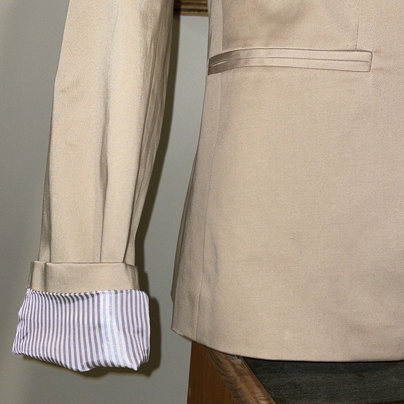 NWT Banana Republic Tan Lined Blazer.  Machine Washable. Size 2. - Picture 5 of 13